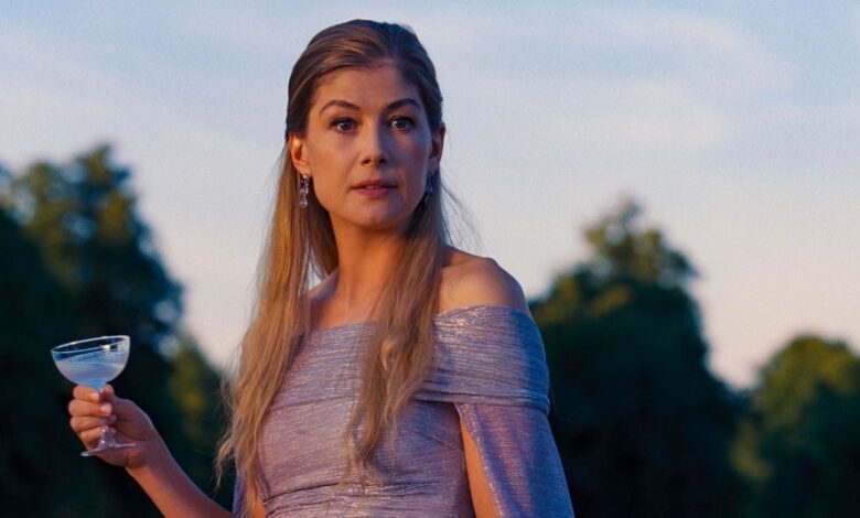Rosamund Pike, Netflix Gerilim Dizisi "Thumblite"ın Başrolünde Oynayacak! - Haberler