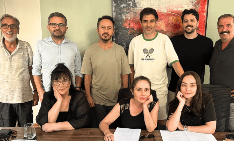 Cansel Elçin ve Zeynep Tuğçe Bayat'ın Başrolleri Paylaşacağı “Ölü Arının İğnesi”nin Okuma Provası Yapıldı - Haberler