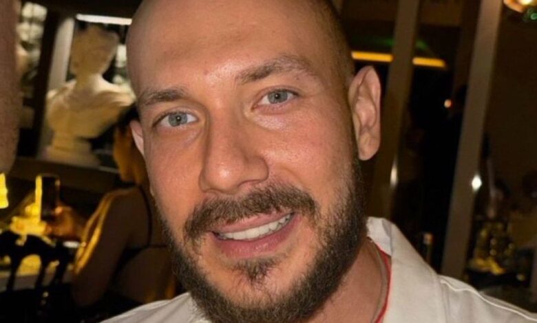 Fenomen Cem Özkök, namaz kılmasını eleştirenlere cevap verdi: Dövme abdest geçiriyor