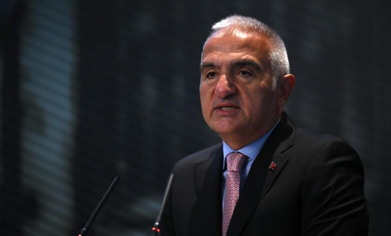 Bakan Ersoy: Yıl sonu 64 milyar dolarlık turizm geliri hedefine emin adımlarla ilerliyoruz