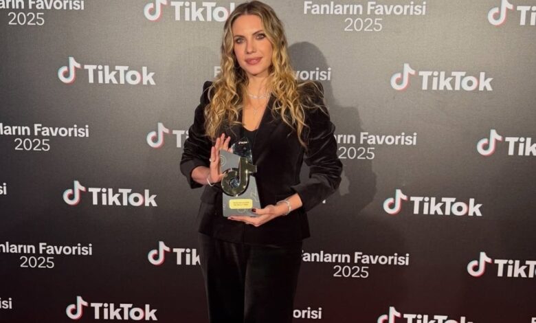 Eda Ece ve Buğrahan Tuncer'den yeni aile paylaşımı