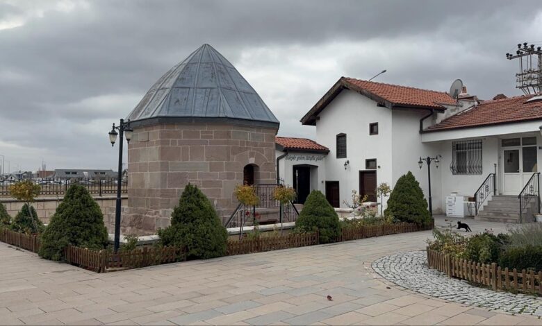 Türbedarlık geleneği "tuz" ikramıyla devam ediyor